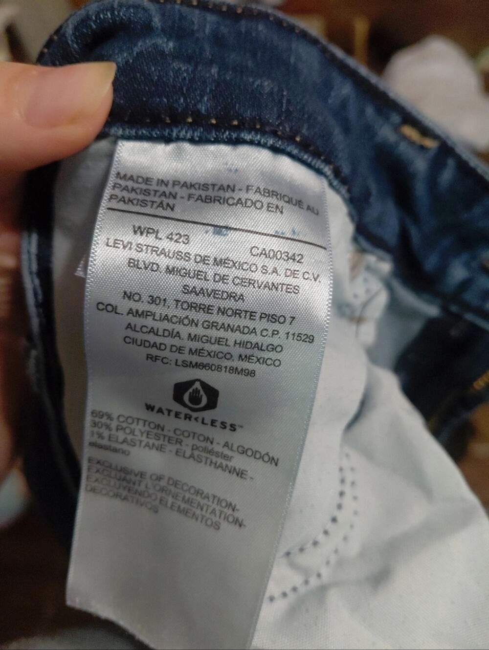 Levi Mid Rise Capri Pants - Picture 6 of 7